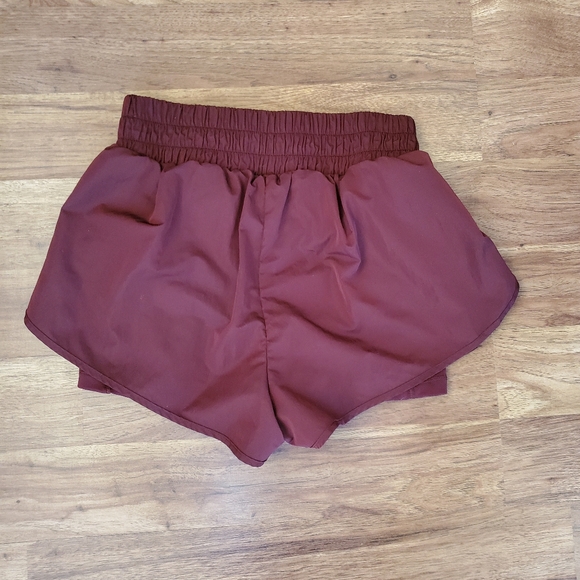 Offline by Aeire Size Medium The Hugger Athletic Shorts - Picture 3 of 7